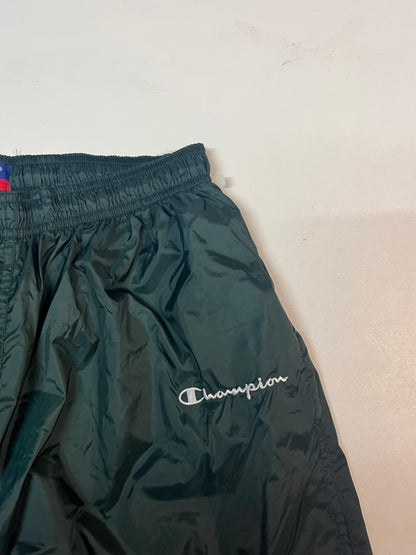 Entdecke unsere Vintage Track Pants von Nike und anderen Marken, erhältlich bei Valuxery.de - Dein Shop für trendige Vintage - Kleidung. Unsere Track Pants sind aus hochwertigen Materialien und