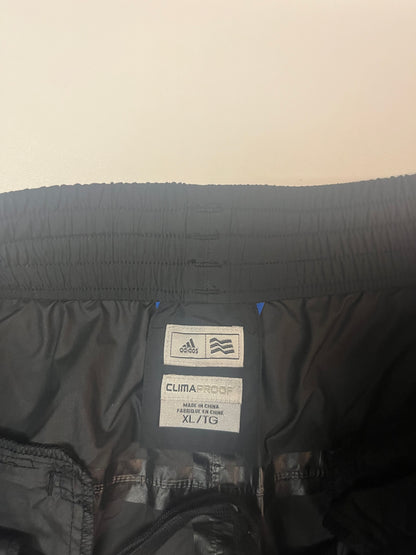 Entdecke unsere Vintage Track Pants von Nike und anderen Marken, erhältlich bei Valuxery.de - Dein Shop für trendige Vintage - Kleidung. Unsere Track Pants sind aus hochwertigen Materialien und
