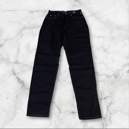 Entdecke unsere Vintage Track Pants von Nike und anderen Marken, erhältlich bei Valuxery.de - Dein Shop für trendige Vintage - Kleidung. Unsere Track Pants sind aus hochwertigen Materialien und