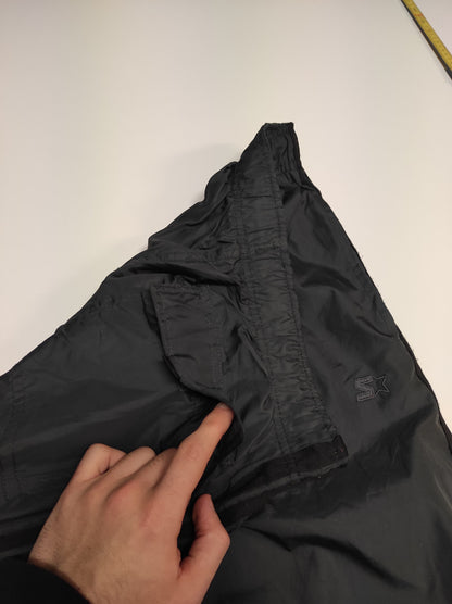 Entdecke unsere Vintage Track Pants von Nike und anderen Marken, erhältlich bei Valuxery.de - Dein Shop für trendige Vintage - Kleidung. Unsere Track Pants sind aus hochwertigen Materialien und