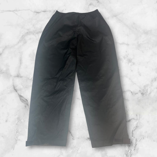 Entdecke unsere Vintage Track Pants von Nike und anderen Marken, erhältlich bei Valuxery.de - Dein Shop für trendige Vintage - Kleidung. Unsere Track Pants sind aus hochwertigen Materialien und