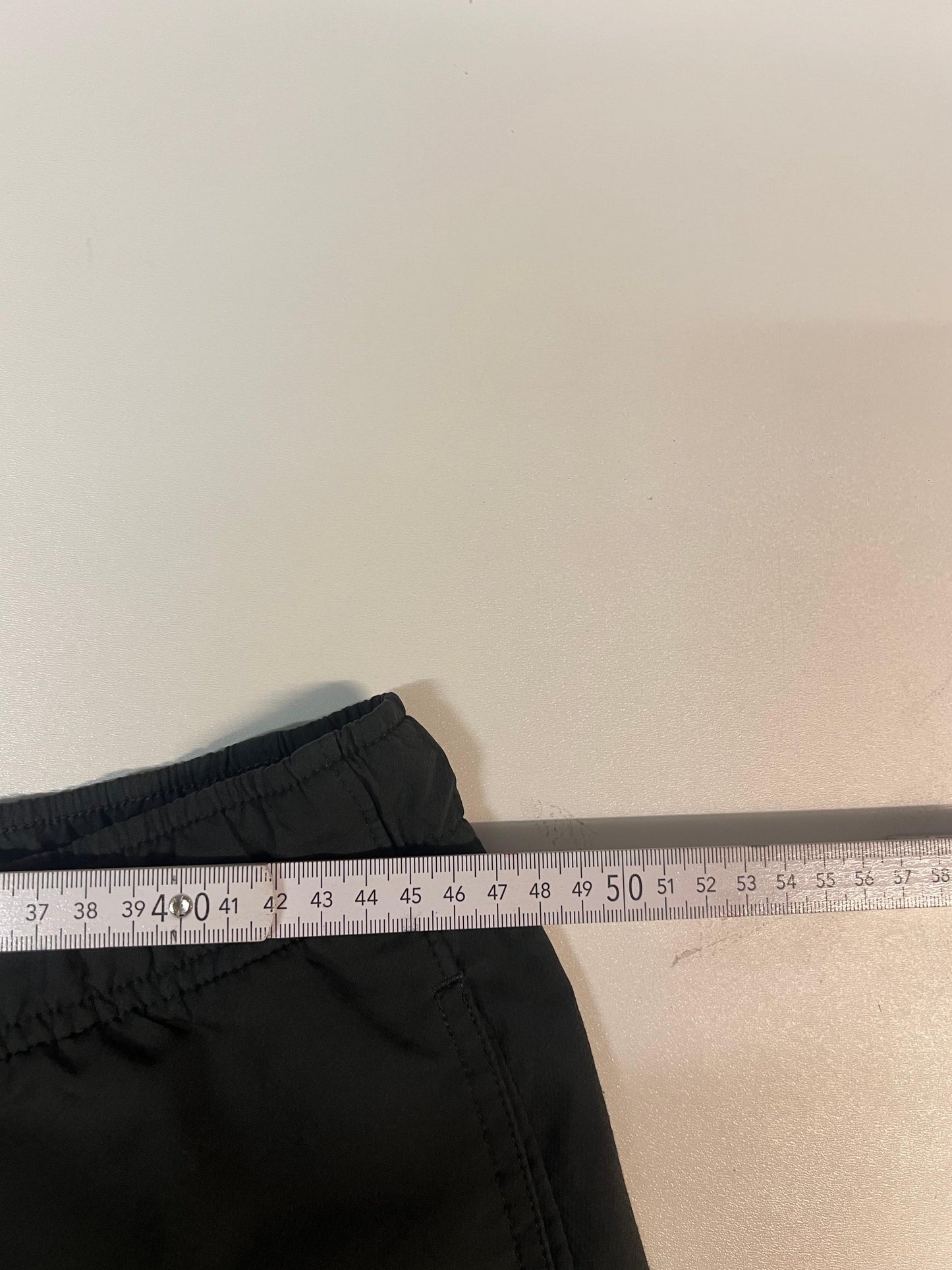 Entdecke unsere Vintage Track Pants von Nike und anderen Marken, erhältlich bei Valuxery.de - Dein Shop für trendige Vintage - Kleidung. Unsere Track Pants sind aus hochwertigen Materialien und