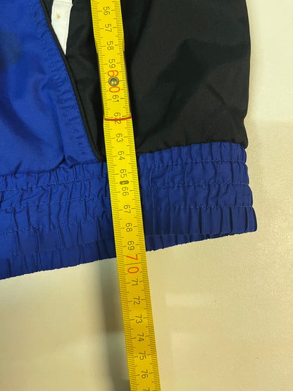 Entdecke unsere Vintage Track Pants von Nike und anderen Marken, erhältlich bei Valuxery.de - Dein Shop für trendige Vintage - Kleidung. Unsere Track Pants sind aus hochwertigen Materialien und