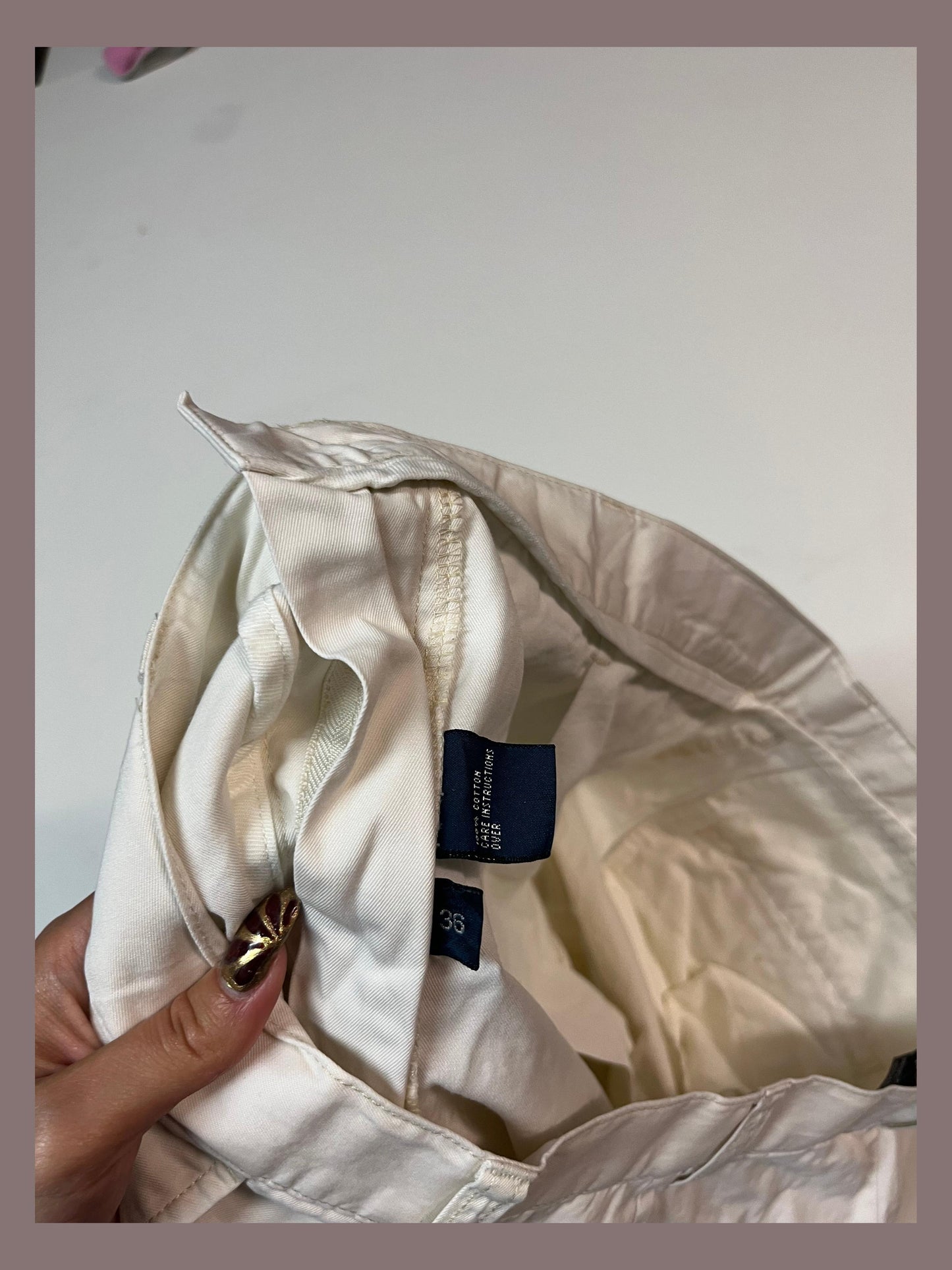 Entdecke unsere Vintage Track Pants von Nike und anderen Marken, erhältlich bei Valuxery.de - Dein Shop für trendige Vintage - Kleidung. Unsere Track Pants sind aus hochwertigen Materialien und