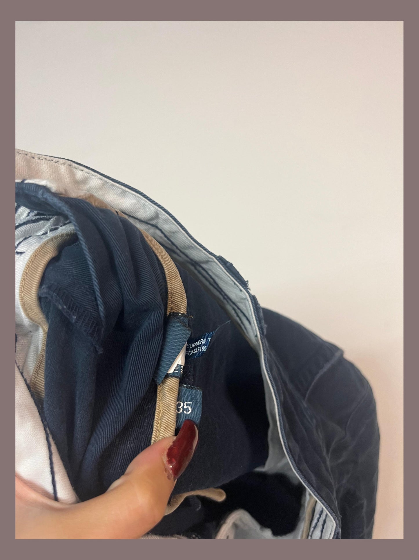 Entdecke unsere Vintage Track Pants von Nike und anderen Marken, erhältlich bei Valuxery.de - Dein Shop für trendige Vintage - Kleidung. Unsere Track Pants sind aus hochwertigen Materialien und