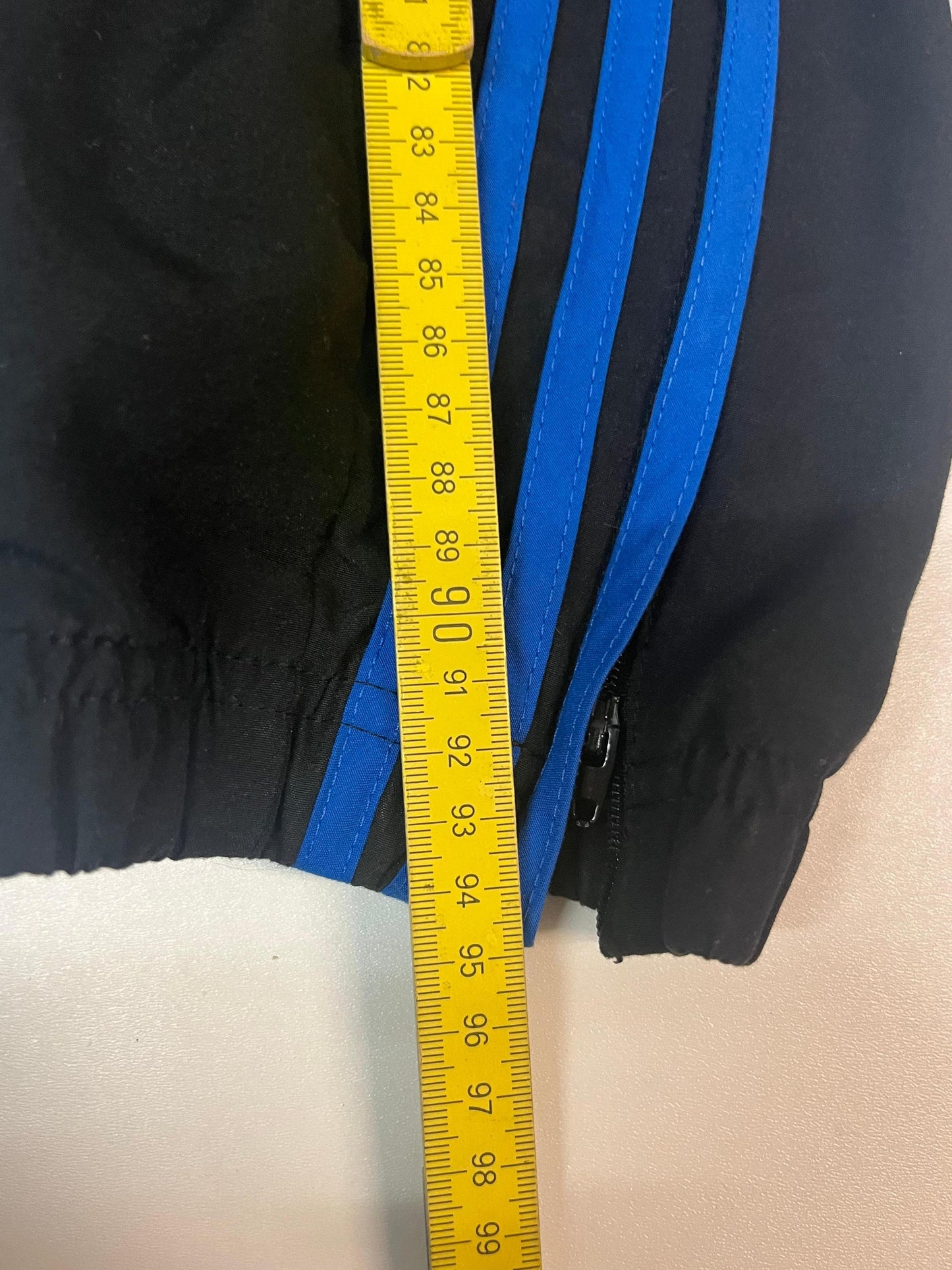 Entdecke unsere Vintage Track Pants von Nike und anderen Marken, erhältlich bei Valuxery.de - Dein Shop für trendige Vintage - Kleidung. Unsere Track Pants sind aus hochwertigen Materialien und