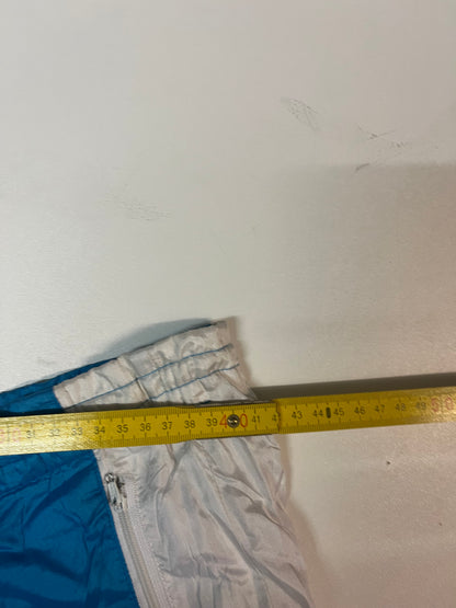 Entdecke unsere Vintage Track Pants von Nike und anderen Marken, erhältlich bei Valuxery.de - Dein Shop für trendige Vintage - Kleidung. Unsere Track Pants sind aus hochwertigen Materialien und