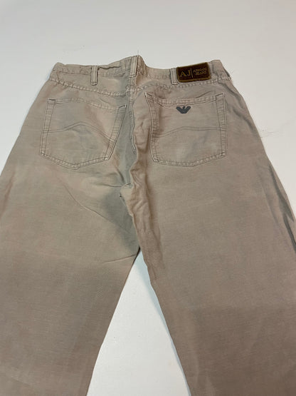 Entdecke unsere Vintage Track Pants von Nike und anderen Marken, erhältlich bei Valuxery.de - Dein Shop für trendige Vintage - Kleidung. Unsere Track Pants sind aus hochwertigen Materialien und