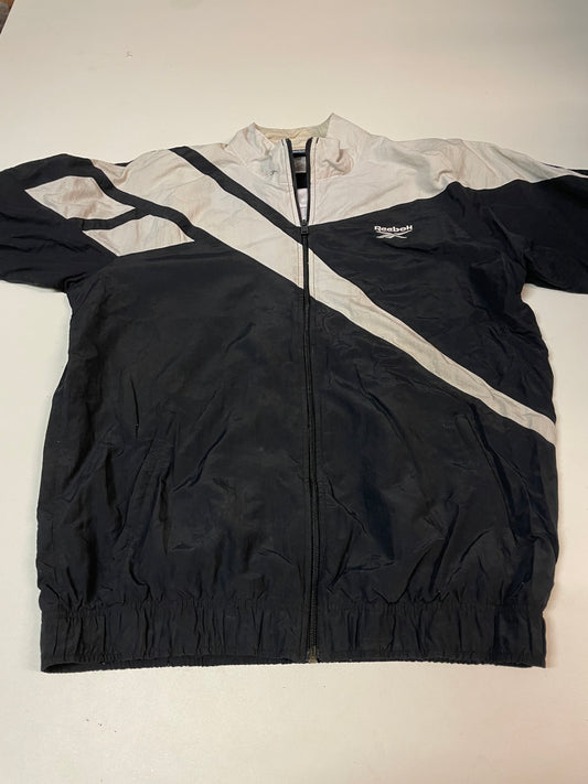 Entdecke unsere Vintage Track Pants von Nike und anderen Marken, erhältlich bei Valuxery.de - Dein Shop für trendige Vintage - Kleidung. Unsere Track Pants sind aus hochwertigen Materialien und