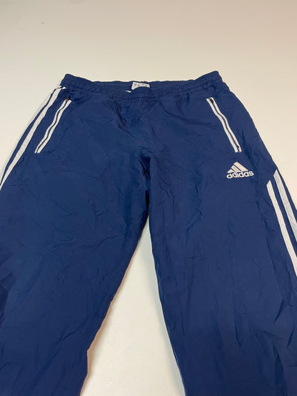 Entdecke unsere Vintage Track Pants von Nike und anderen Marken, erhältlich bei Valuxery.de - Dein Shop für trendige Vintage - Kleidung. Unsere Track Pants sind aus hochwertigen Materialien und