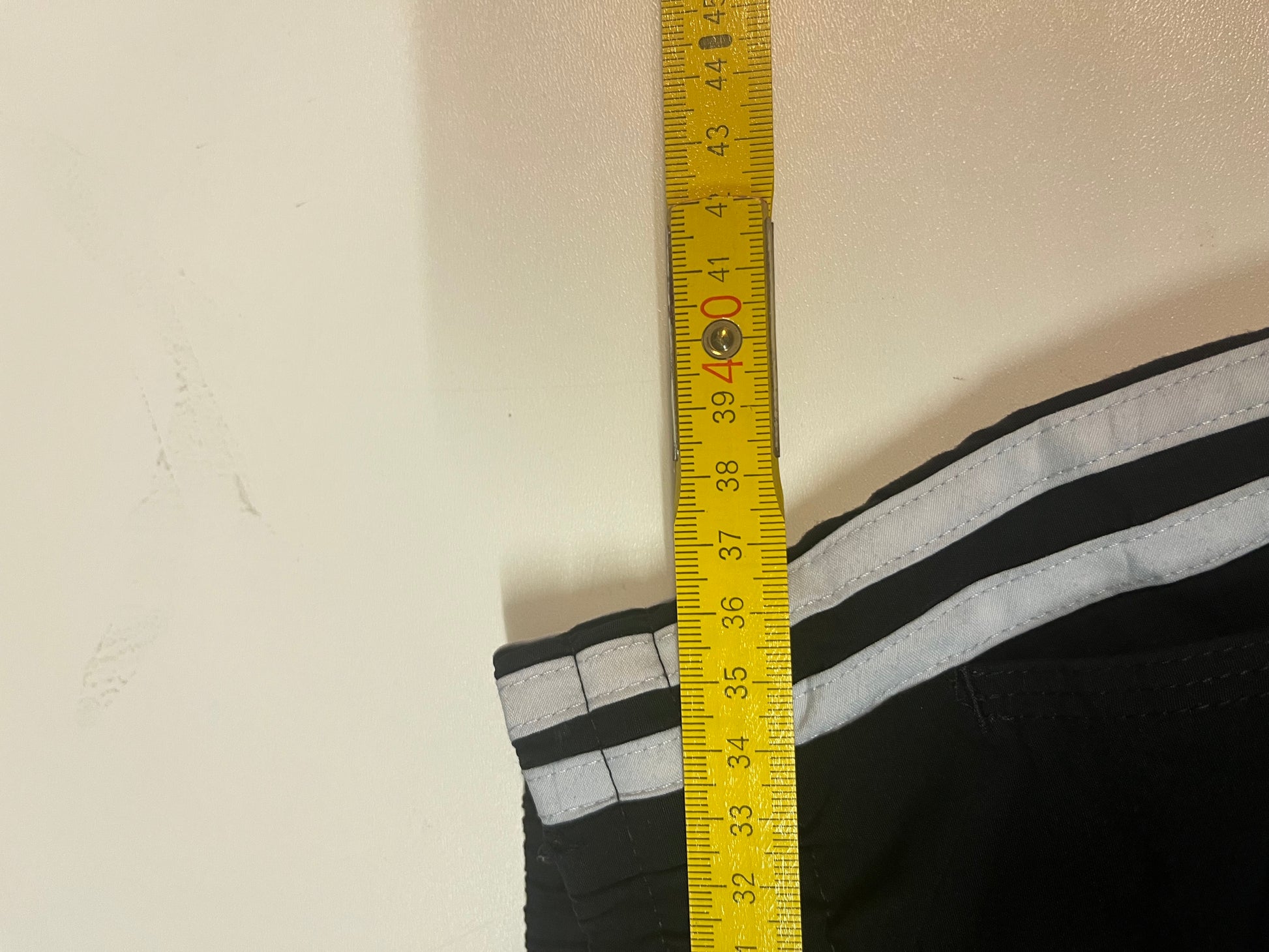 Entdecke unsere Vintage Track Pants von Nike und anderen Marken, erhältlich bei Valuxery.de - Dein Shop für trendige Vintage - Kleidung. Unsere Track Pants sind aus hochwertigen Materialien und