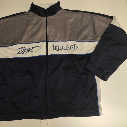 Entdecke unsere Vintage Track Pants von Nike und anderen Marken, erhältlich bei Valuxery.de - Dein Shop für trendige Vintage - Kleidung. Unsere Track Pants sind aus hochwertigen Materialien und