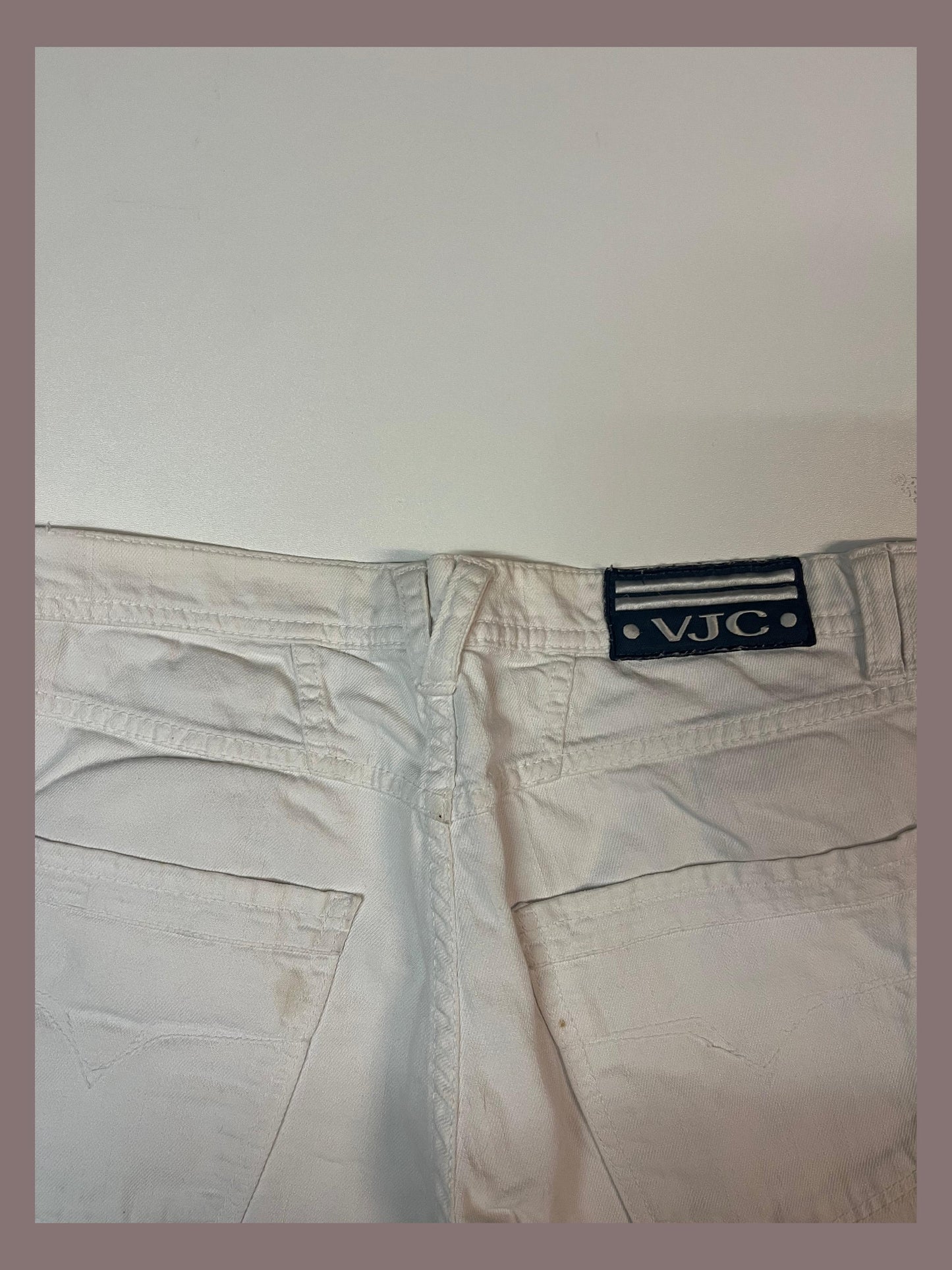 Entdecke unsere Vintage Track Pants von Nike und anderen Marken, erhältlich bei Valuxery.de - Dein Shop für trendige Vintage - Kleidung. Unsere Track Pants sind aus hochwertigen Materialien und