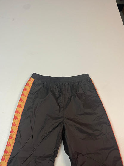 Entdecke unsere Vintage Track Pants von Nike und anderen Marken, erhältlich bei Valuxery.de - Dein Shop für trendige Vintage - Kleidung. Unsere Track Pants sind aus hochwertigen Materialien und