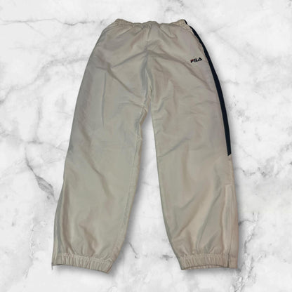 Entdecke unsere Vintage Track Pants von Nike und anderen Marken, erhältlich bei Valuxery.de - Dein Shop für trendige Vintage - Kleidung. Unsere Track Pants sind aus hochwertigen Materialien und