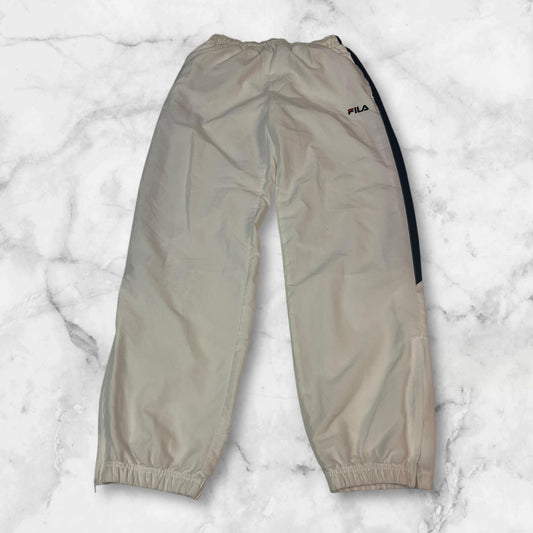 Entdecke unsere Vintage Track Pants von Nike und anderen Marken, erhältlich bei Valuxery.de - Dein Shop für trendige Vintage - Kleidung. Unsere Track Pants sind aus hochwertigen Materialien und