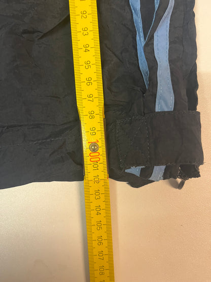 Entdecke unsere Vintage Track Pants von Nike und anderen Marken, erhältlich bei Valuxery.de - Dein Shop für trendige Vintage - Kleidung. Unsere Track Pants sind aus hochwertigen Materialien und