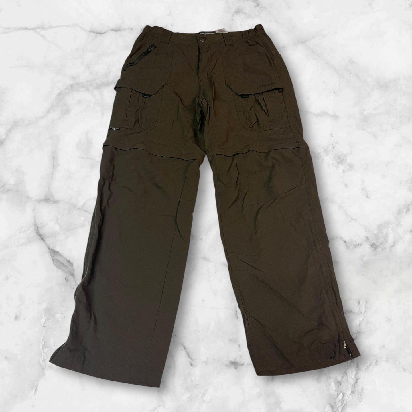 Entdecke unsere Vintage Track Pants von Nike und anderen Marken, erhältlich bei Valuxery.de - Dein Shop für trendige Vintage - Kleidung. Unsere Track Pants sind aus hochwertigen Materialien und