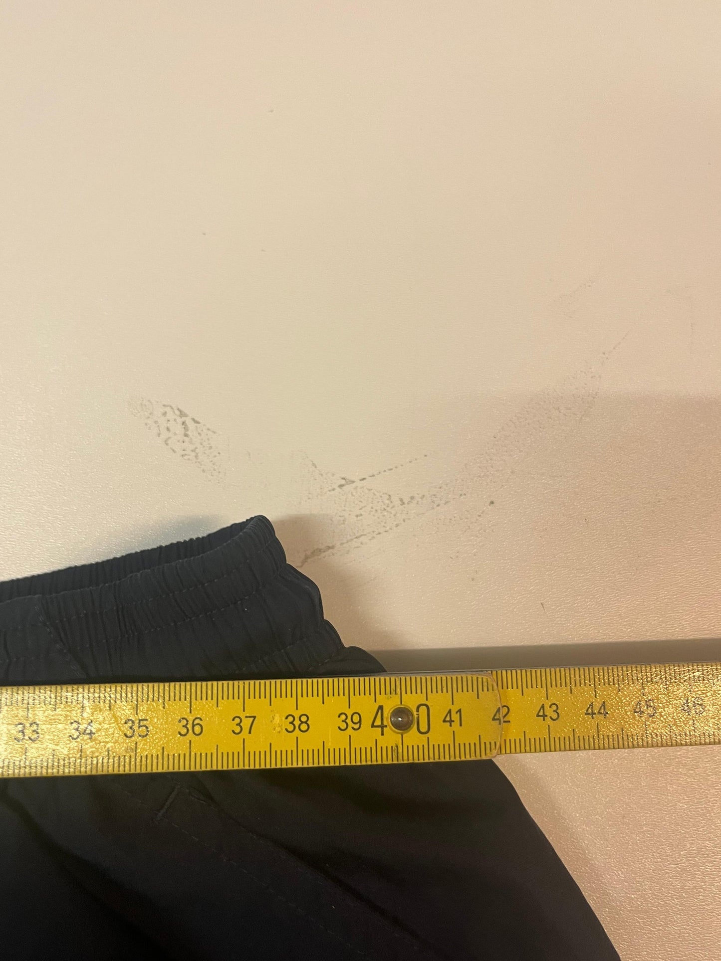Entdecke unsere Vintage Track Pants von Nike und anderen Marken, erhältlich bei Valuxery.de - Dein Shop für trendige Vintage - Kleidung. Unsere Track Pants sind aus hochwertigen Materialien und