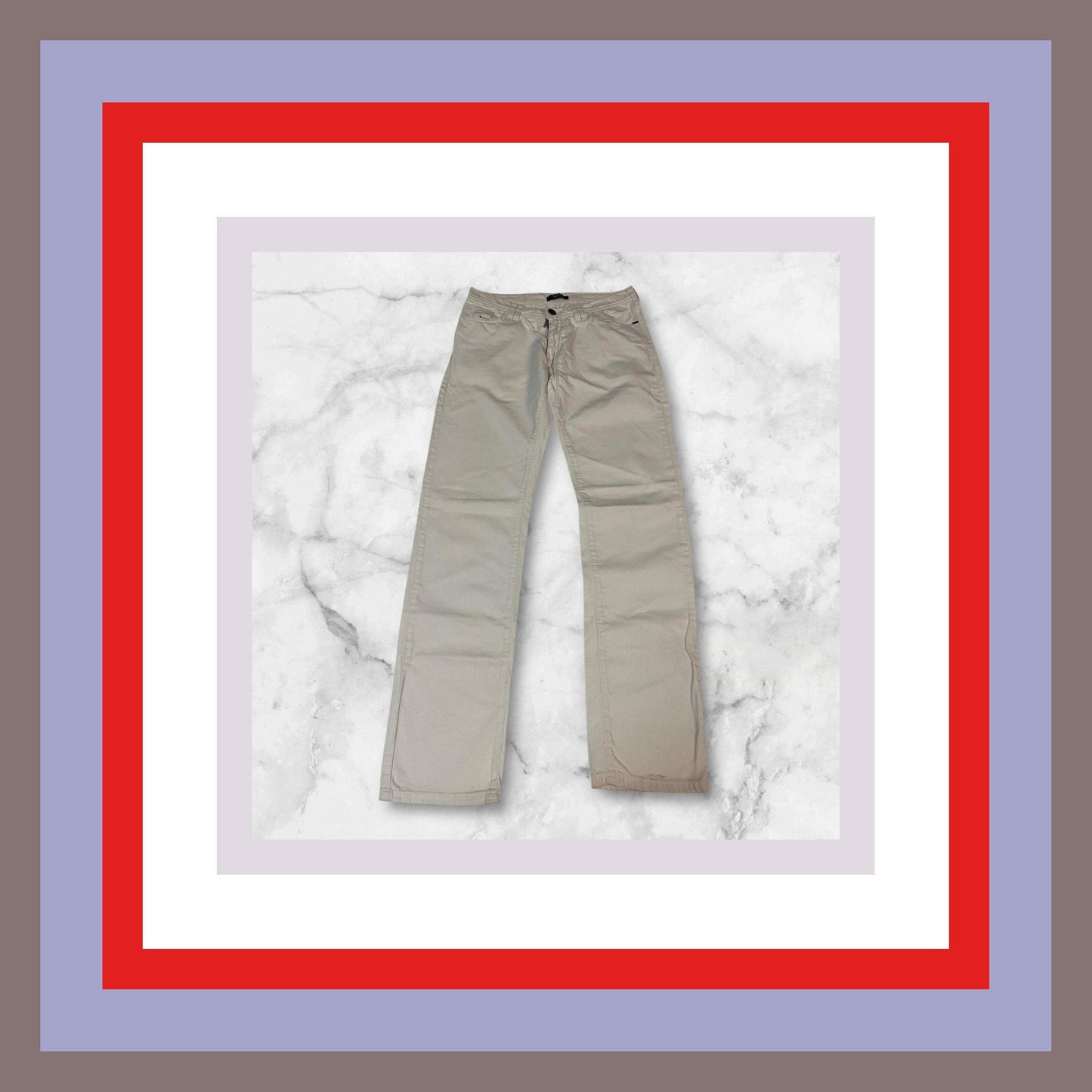 Entdecke unsere Vintage Track Pants von Nike und anderen Marken, erhältlich bei Valuxery.de - Dein Shop für trendige Vintage - Kleidung. Unsere Track Pants sind aus hochwertigen Materialien und
