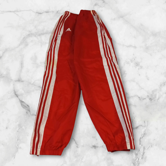 Entdecke unsere Vintage Track Pants von Nike und anderen Marken, erhältlich bei Valuxery.de - Dein Shop für trendige Vintage - Kleidung. Unsere Track Pants sind aus hochwertigen Materialien und