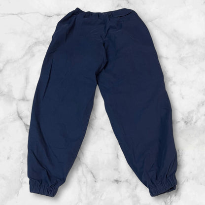 Entdecke unsere Vintage Track Pants von Nike und anderen Marken, erhältlich bei Valuxery.de - Dein Shop für trendige Vintage - Kleidung. Unsere Track Pants sind aus hochwertigen Materialien und