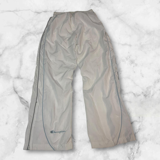 Entdecke unsere Vintage Track Pants von Nike und anderen Marken, erhältlich bei Valuxery.de - Dein Shop für trendige Vintage - Kleidung. Unsere Track Pants sind aus hochwertigen Materialien und