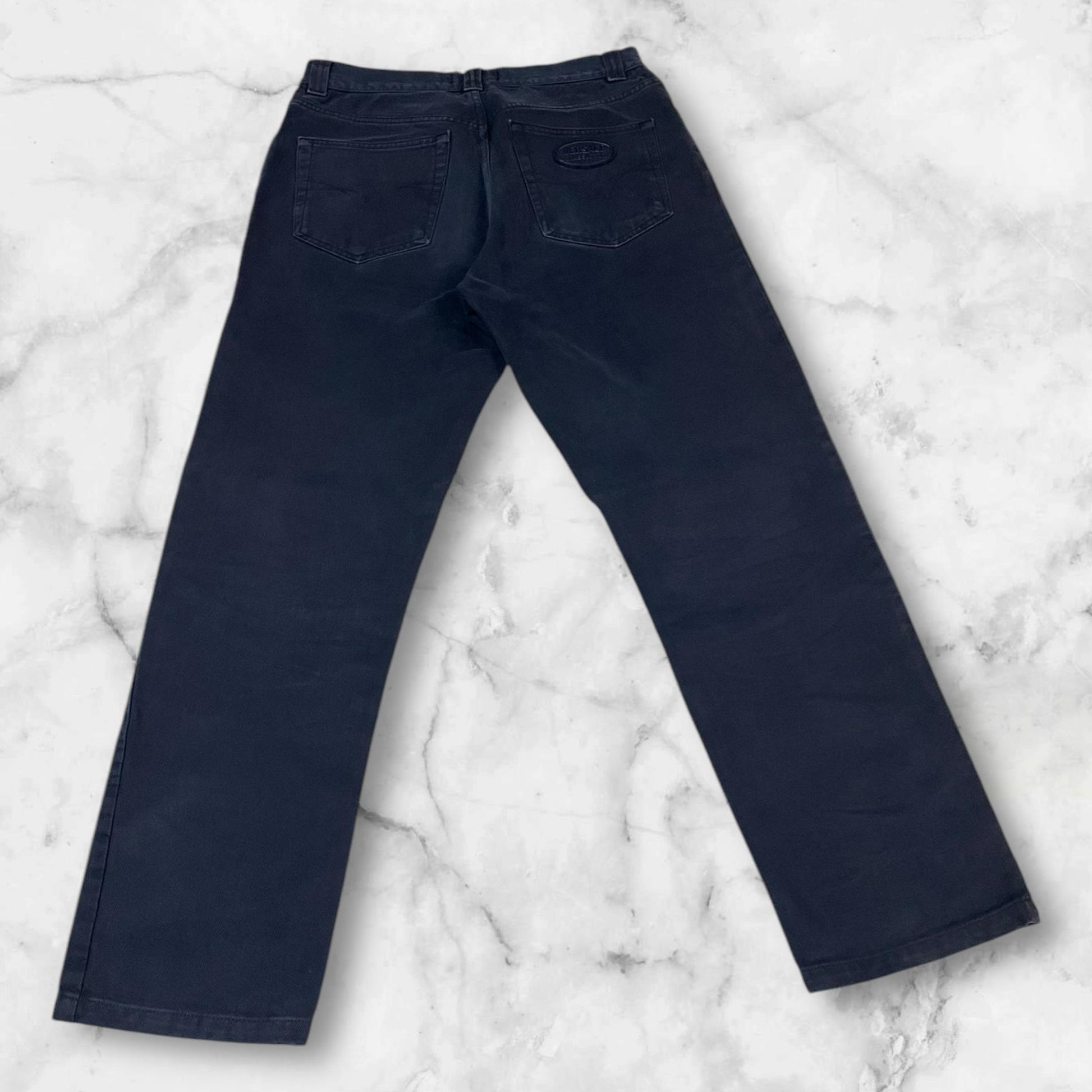 Entdecke unsere Vintage Track Pants von Nike und anderen Marken, erhältlich bei Valuxery.de - Dein Shop für trendige Vintage - Kleidung. Unsere Track Pants sind aus hochwertigen Materialien und