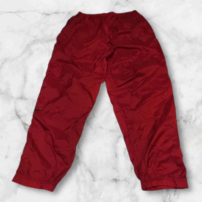 Entdecke unsere Vintage Track Pants von Nike und anderen Marken, erhältlich bei Valuxery.de - Dein Shop für trendige Vintage - Kleidung. Unsere Track Pants sind aus hochwertigen Materialien und