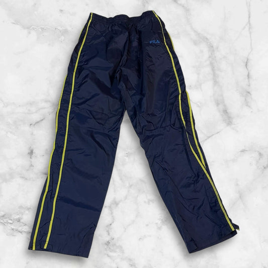 Entdecke unsere Vintage Track Pants von Nike und anderen Marken, erhältlich bei Valuxery.de - Dein Shop für trendige Vintage - Kleidung. Unsere Track Pants sind aus hochwertigen Materialien und