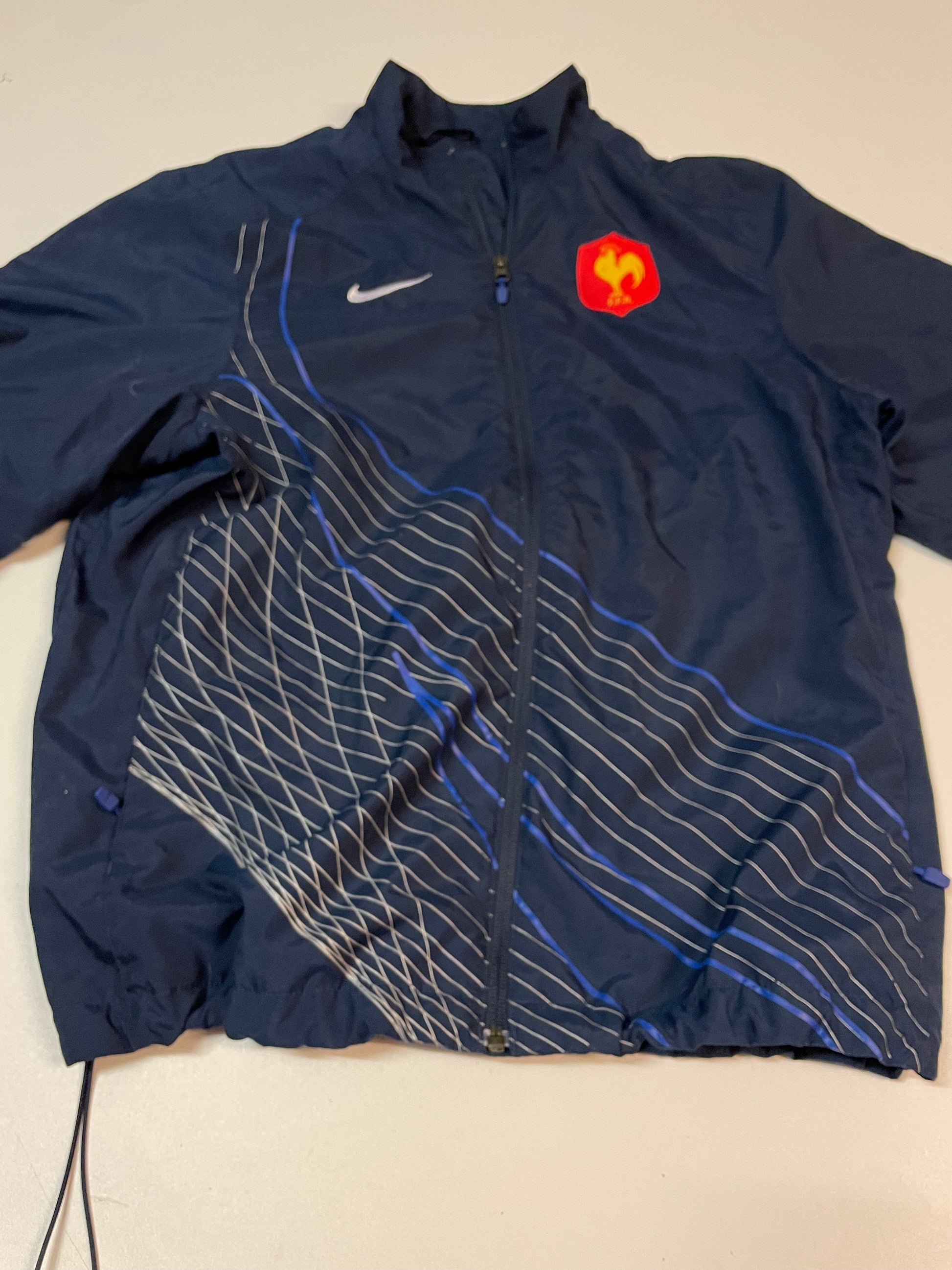 Entdecke unsere Vintage Track Pants von Nike und anderen Marken, erhältlich bei Valuxery.de - Dein Shop für trendige Vintage - Kleidung. Unsere Track Pants sind aus hochwertigen Materialien und