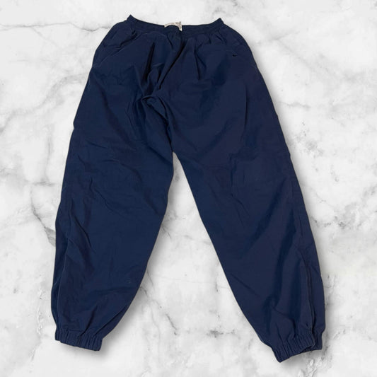 Entdecke unsere Vintage Track Pants von Nike und anderen Marken, erhältlich bei Valuxery.de - Dein Shop für trendige Vintage - Kleidung. Unsere Track Pants sind aus hochwertigen Materialien und