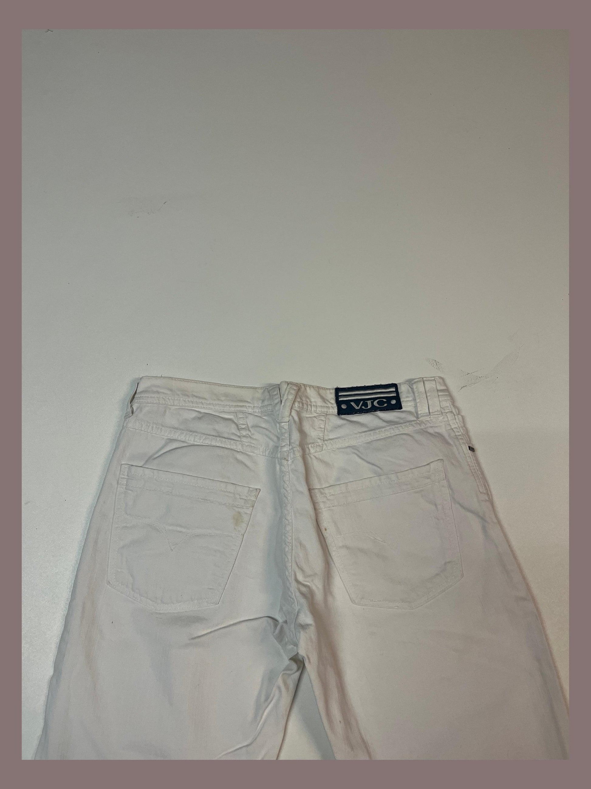 Entdecke unsere Vintage Track Pants von Nike und anderen Marken, erhältlich bei Valuxery.de - Dein Shop für trendige Vintage - Kleidung. Unsere Track Pants sind aus hochwertigen Materialien und