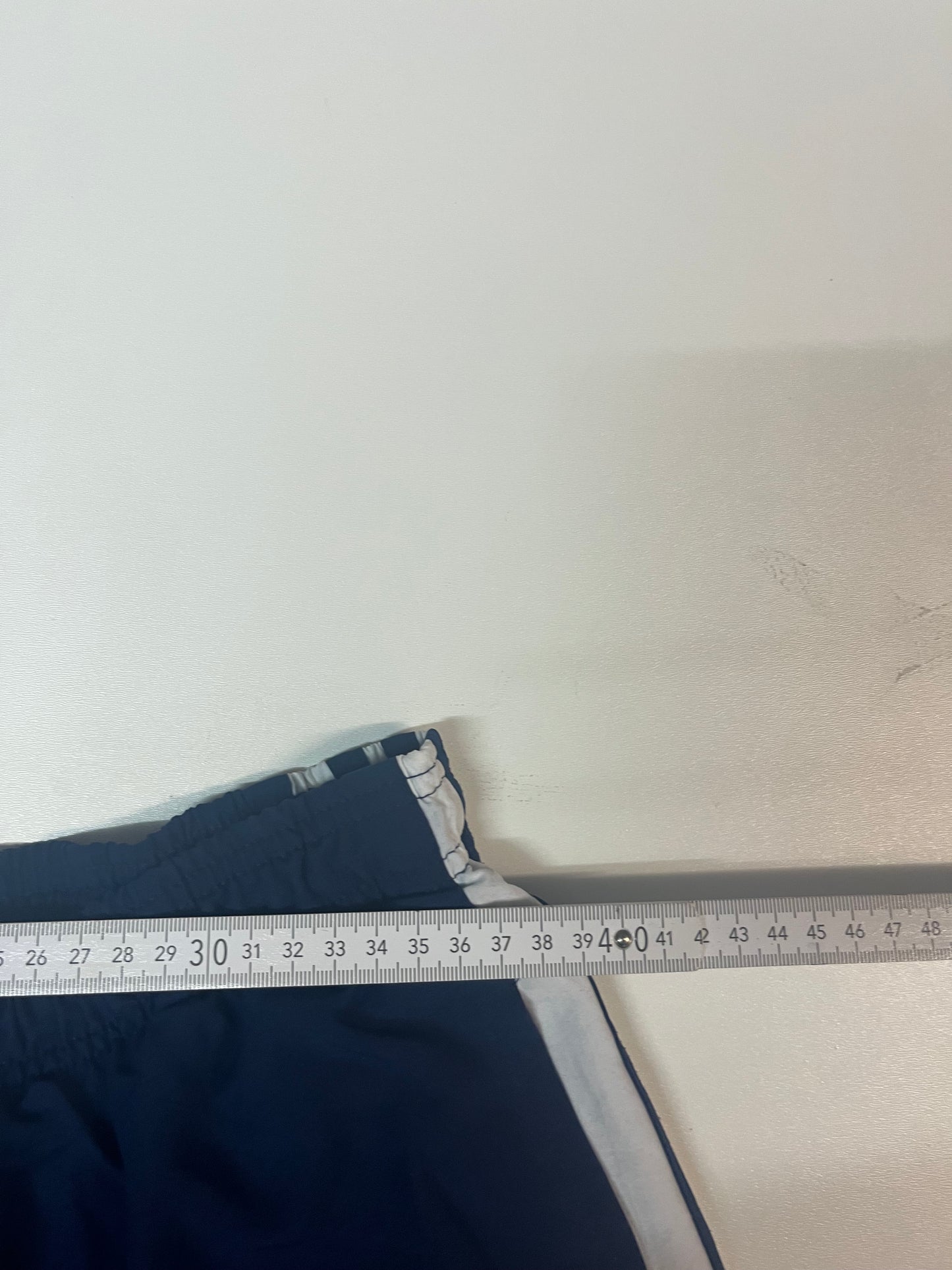 Entdecke unsere Vintage Track Pants von Nike und anderen Marken, erhältlich bei Valuxery.de - Dein Shop für trendige Vintage - Kleidung. Unsere Track Pants sind aus hochwertigen Materialien und