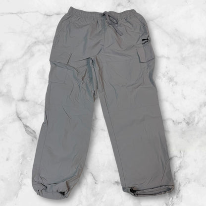 Entdecke unsere Vintage Track Pants von Nike und anderen Marken, erhältlich bei Valuxery.de - Dein Shop für trendige Vintage - Kleidung. Unsere Track Pants sind aus hochwertigen Materialien und