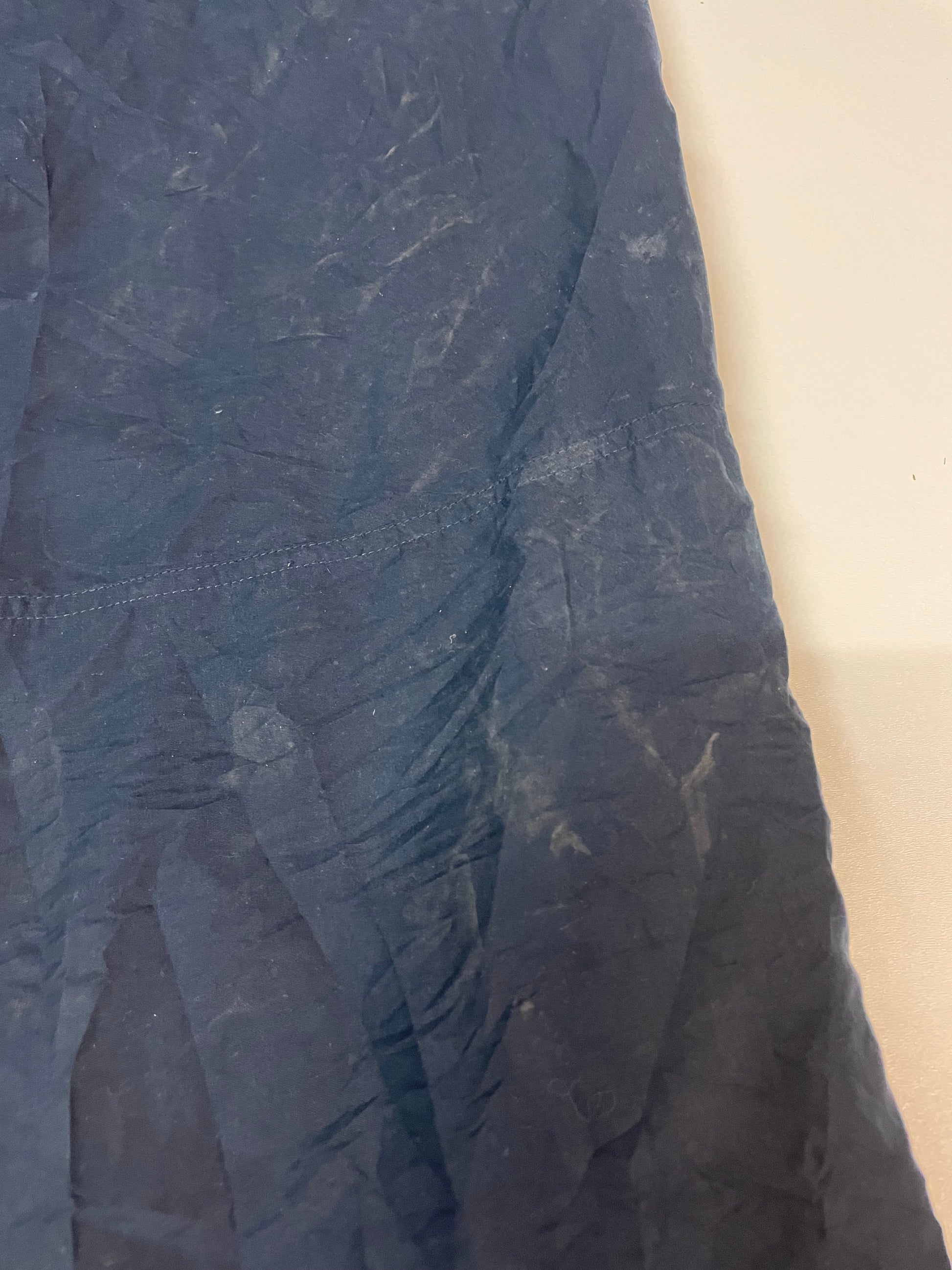 Entdecke unsere Vintage Track Pants von Nike und anderen Marken, erhältlich bei Valuxery.de - Dein Shop für trendige Vintage - Kleidung. Unsere Track Pants sind aus hochwertigen Materialien und