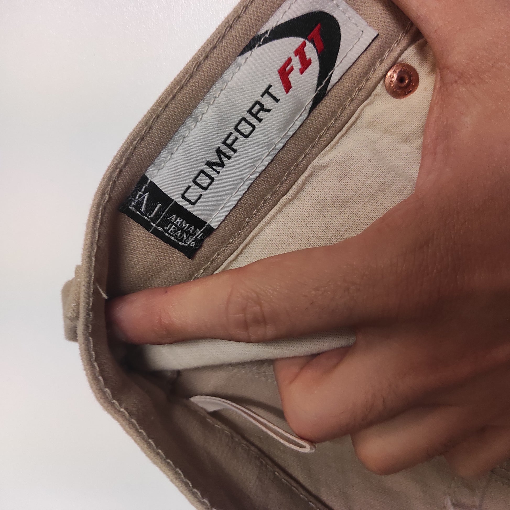 Entdecke unsere Vintage Track Pants von Nike und anderen Marken, erhältlich bei Valuxery.de - Dein Shop für trendige Vintage - Kleidung. Unsere Track Pants sind aus hochwertigen Materialien und