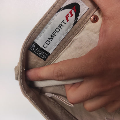 Entdecke unsere Vintage Track Pants von Nike und anderen Marken, erhältlich bei Valuxery.de - Dein Shop für trendige Vintage - Kleidung. Unsere Track Pants sind aus hochwertigen Materialien und